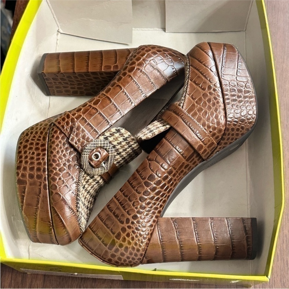 Gianni Bini Eveonne Platform Loafers - Picture 3 of 16